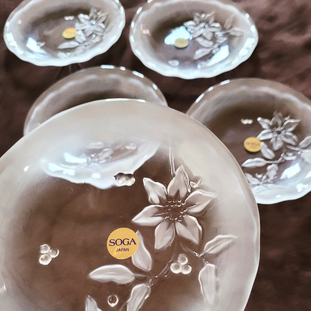 Soga Japan Floral Glass Plates with Irregular Shape and Tiny Legs 6" Set of 5